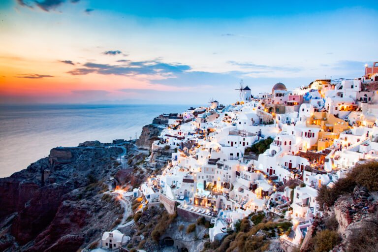 4 Hours Private Sightseeing Tour of Santorini