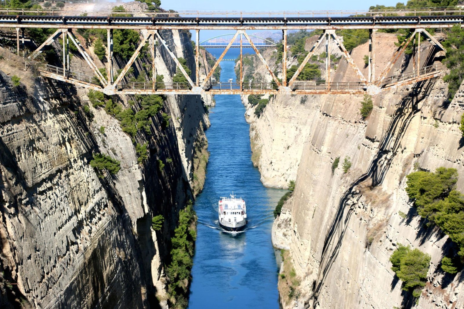 Corinth Canal and Ancient Corinth Tour from Athens